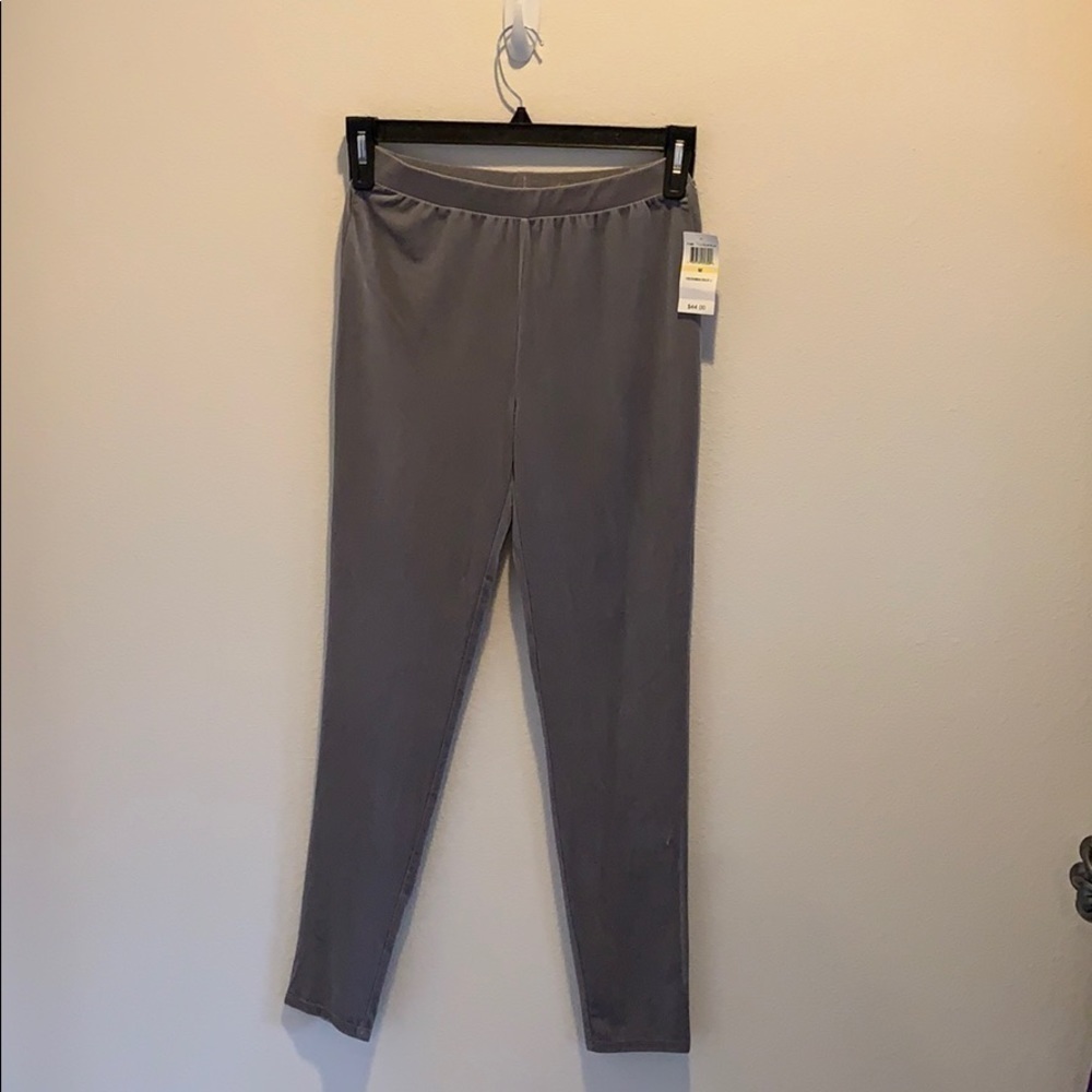 Girls Freshman Brand Gray Velour Sweats. Size M.​​​​​​​​​​​​​​​​​​​​